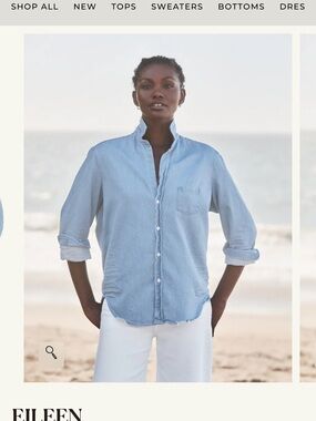 Frank & Eileen relaxed fit button up small
Denim light wash color 100% cotton